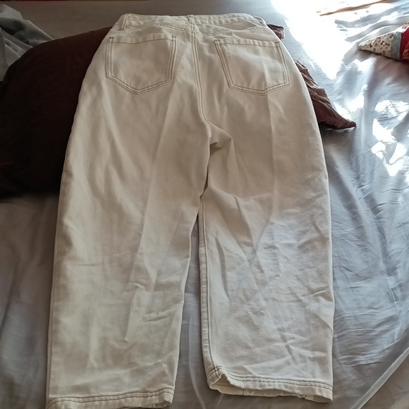 Ledin white denim capris. M - Picture 4 of 6
